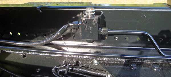 Jib safety valve on an Ampliroll Hooklift