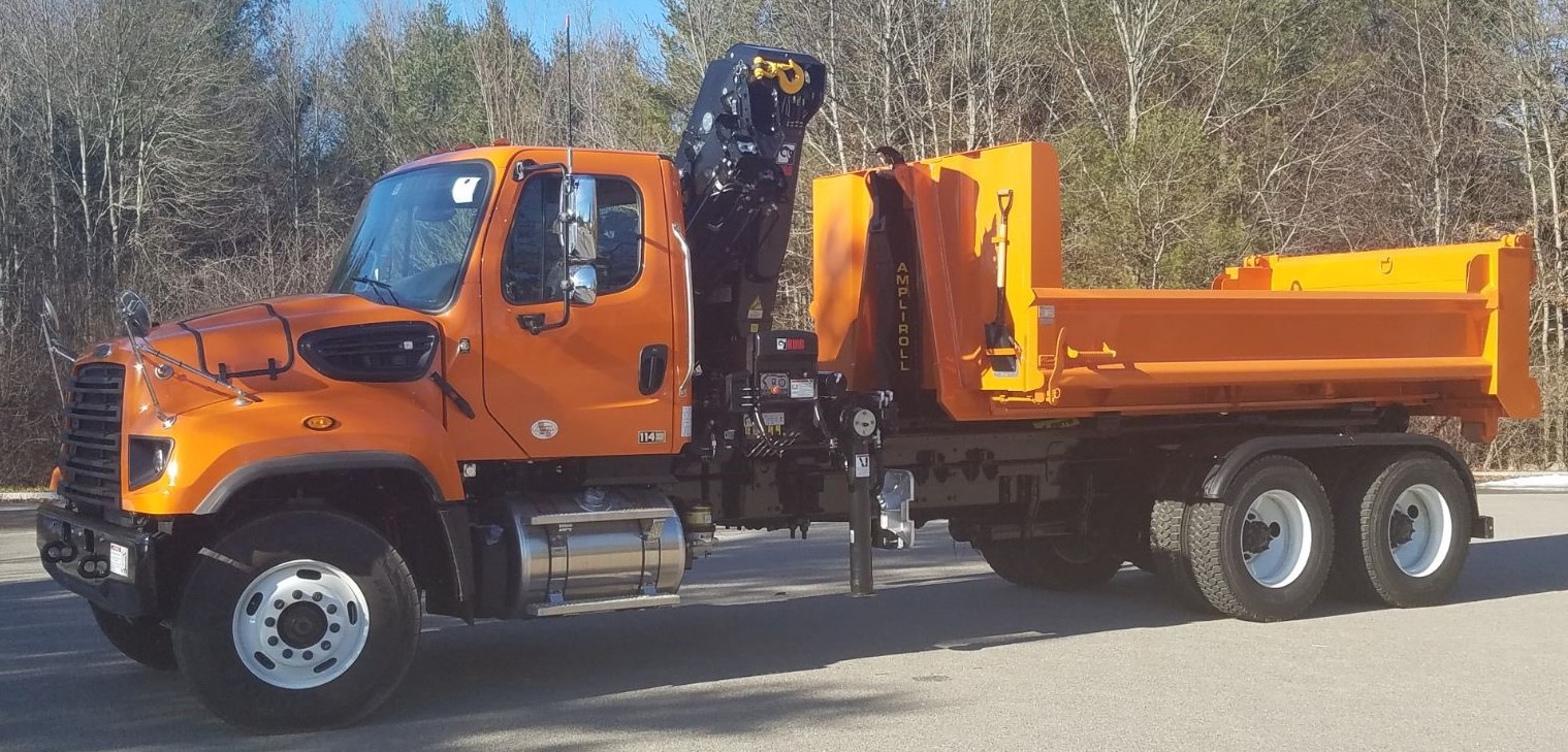 Hooklift with dump body